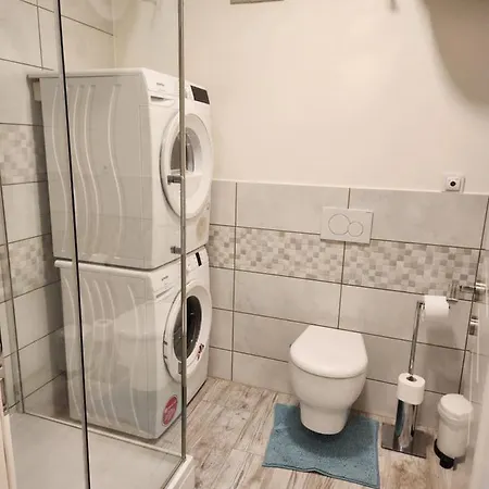 Apartma V8 *